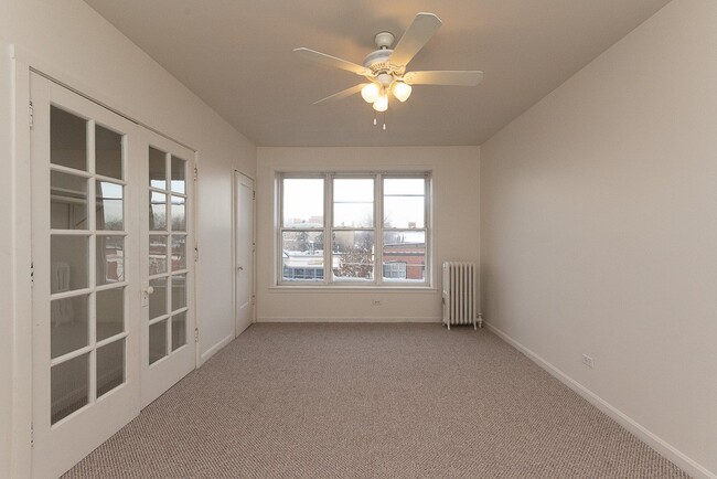 Building Photo - 3947 W Irving Park Rd Unit J08P