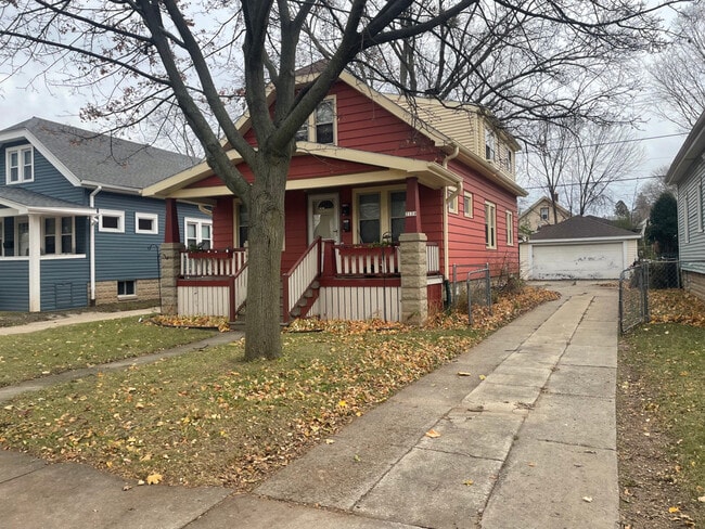 Private Driveway - 2 spots - 212 N 63rd St Unit 212 Lower