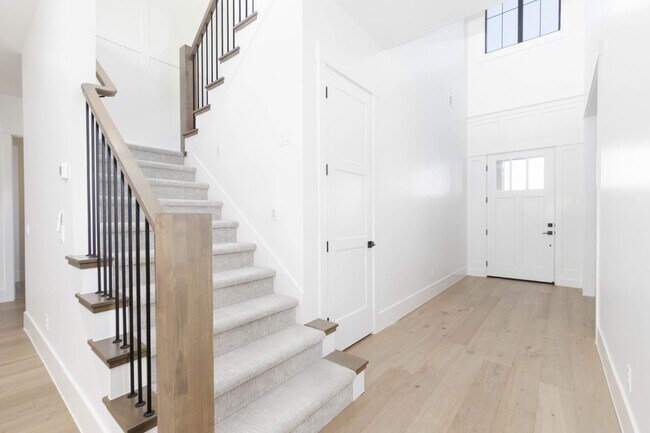 Photo - Gorgeous 5 bed 3.5 bath in Desert Canyons