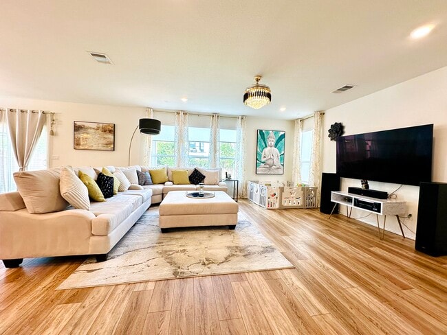 Photo - 524 Ayinger Ln