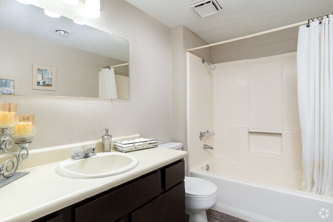2BR, 1BA - 965SF - Bathroom