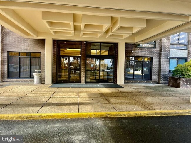 Photo - 1808 Old Meadow Rd Unidad 1104