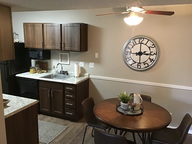 Sedona - Área de comedor - Rustic Woods