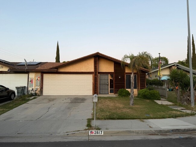 Building Photo - Move in ready 3 Bd 2BA home in upper NE Bakersfield