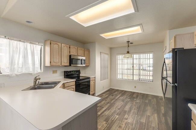 Photo - Spacious 3 Bed, 2 Bath Home in Peoria - Your Perfect Home Awaits!