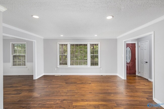 Photo - 2624 Excalibur Dr SE