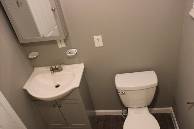 Photo - 717 7th St