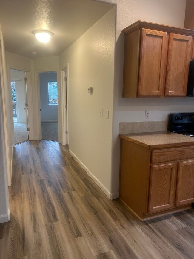 Photo - (870) College Street Duplex - 4 Bedroom / 2 Bathroom Unidad 504