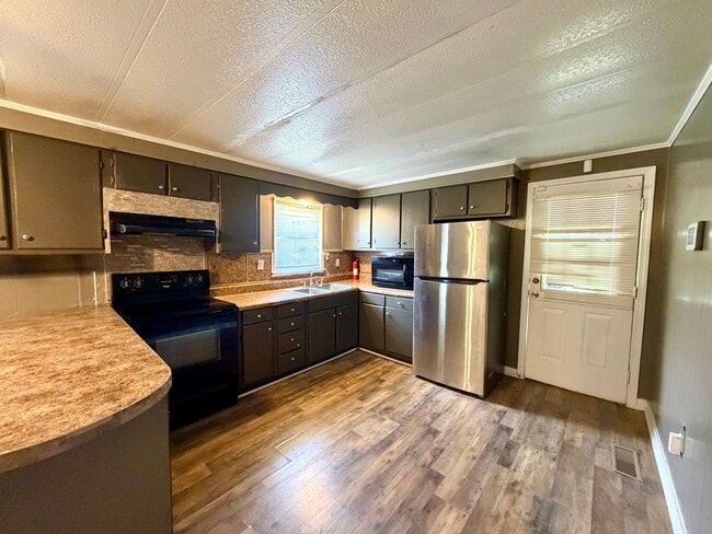 Photo - 4 Bedroom and 2 bathroom Brick Home