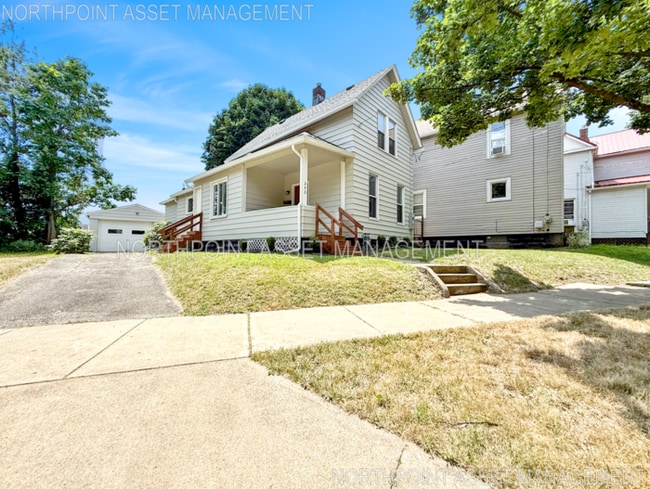 Building Photo - Don’t Miss This Lovely 2-Bed, 1-Bath Home ...