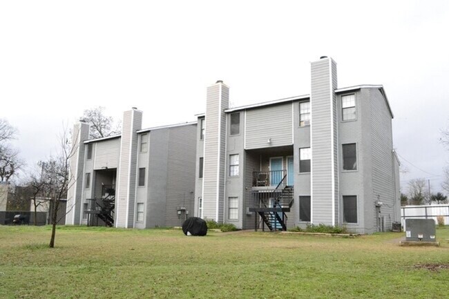 Building Photo - Little Pocket