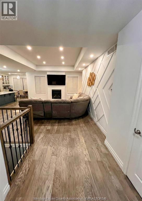 Photo - 155 Gloucester Dr