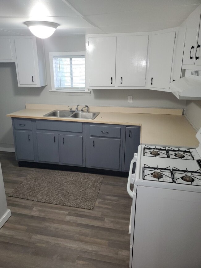 Photo - 310 E 9th St