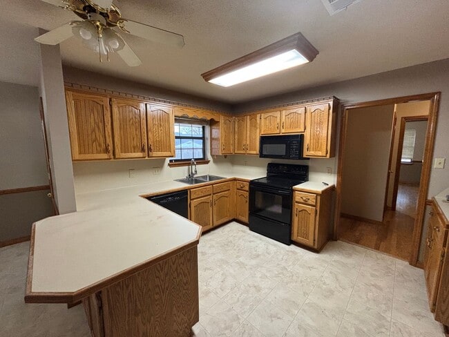 Photo - Welcome to your dream home in the heart of Russellville, AR.