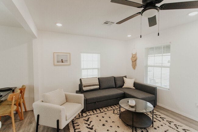 Photo - 3729-3727 N 24th St Unidad ID1352452P