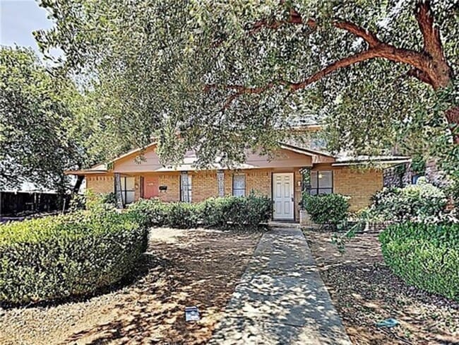 Building Photo - 919-921 West Rochelle Road Unit 921