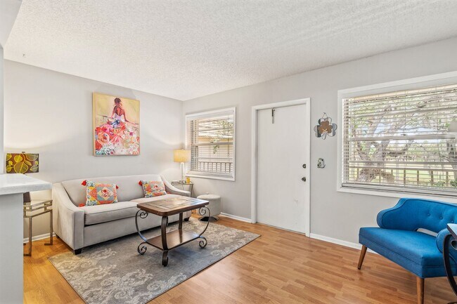11 Vis Gdns Trl Unit 204