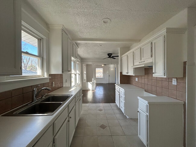 Photo - 203 S Hardy Ave