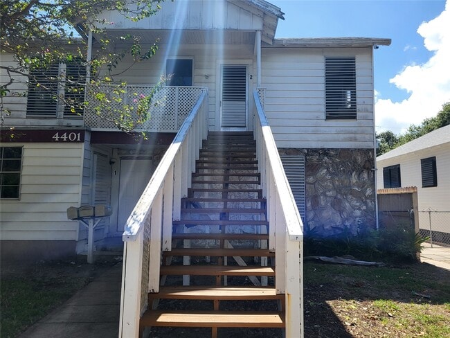 Building Photo - 4401 Ave Q 1/2 Unit 2