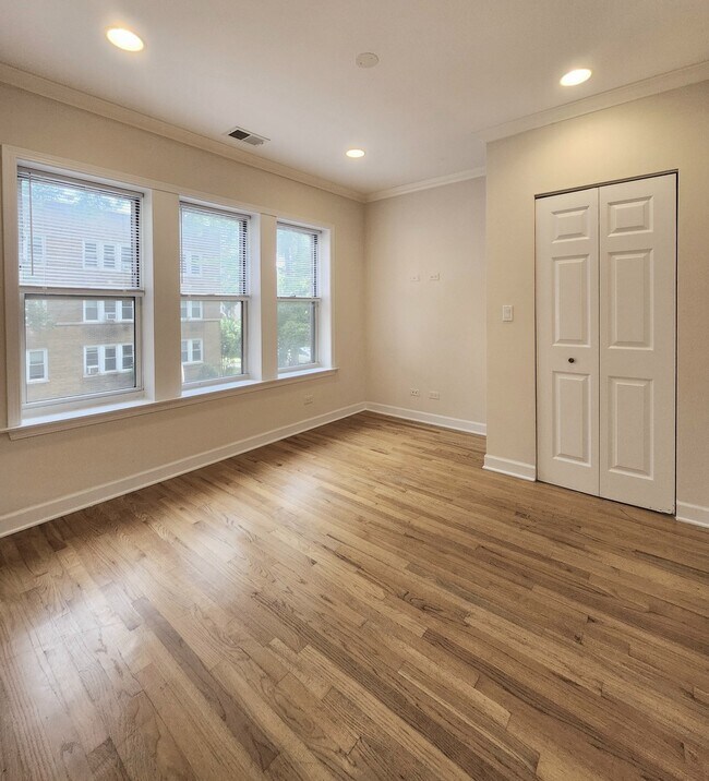 Photo - 2856 W Rosemont Ave Unidad 2