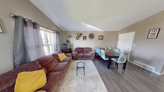 Photo - 12205-12103 103 St