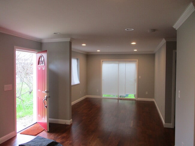 Photo - 1472 Hervey Ln Unidad B