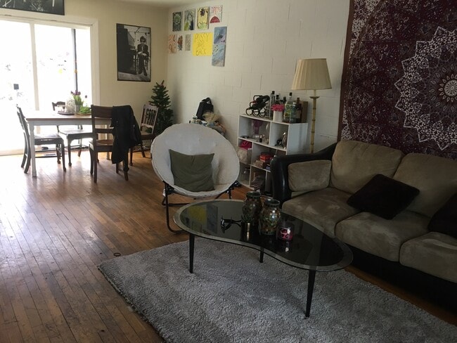 Photo - 2 Charles St