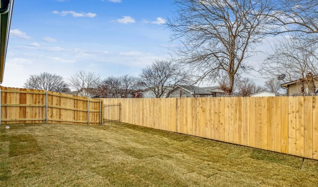 Photo - Don't Miss Out on this beautiful Duplex!