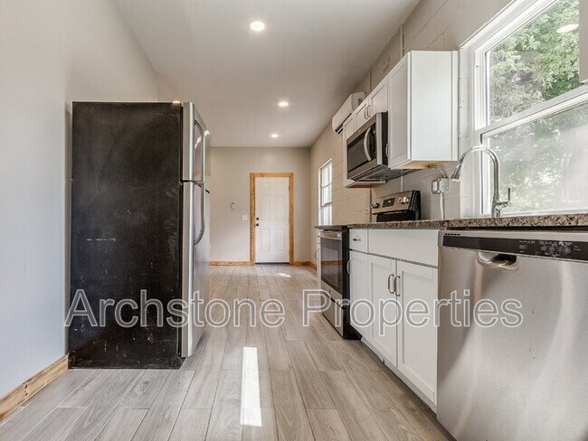 Photo - 2006 NW 26th St Unidad 1/2 B