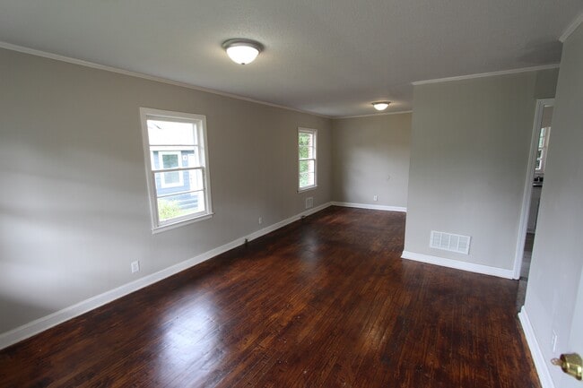 Photo - 504 W Elliott St