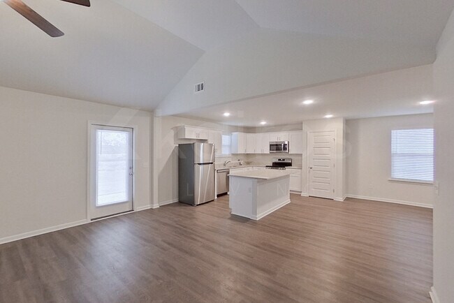Photo - 114 Western Red Cedar Dr