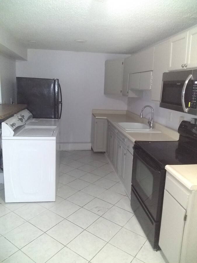 Kitchen - 519 E 38th St Apartments Unit Midtown Gem