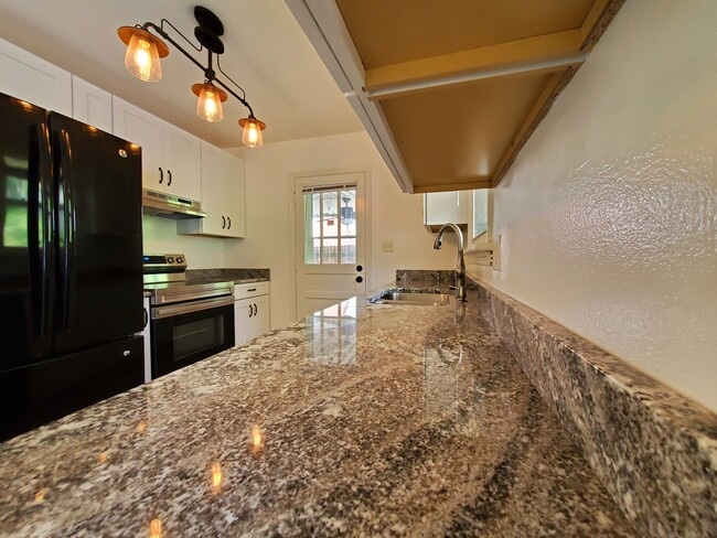 Photo - 406 Missimer Ln