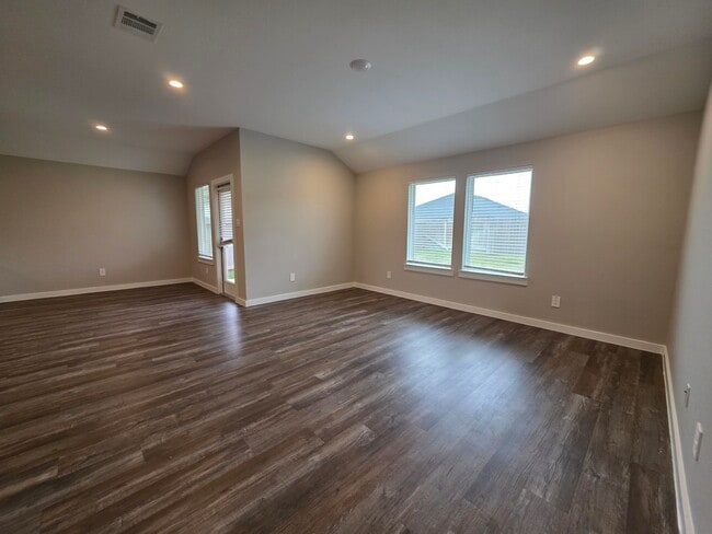 Photo - 1131 Hughes Crossing Dr