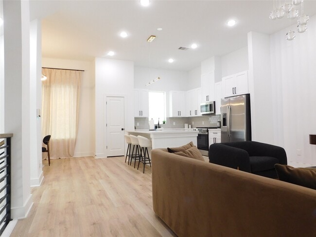 Photo - 3460 Bremond St