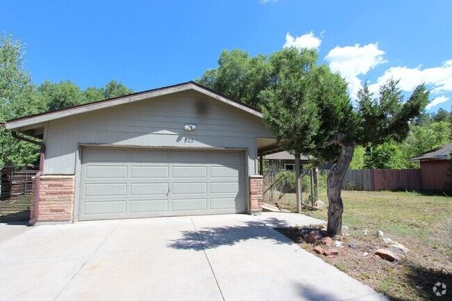 Building Photo - MOVE IN READY! Spacious 4-Bedroom Coconino... Rental