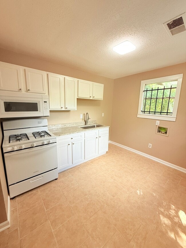 Photo - 931 Calvin Rd