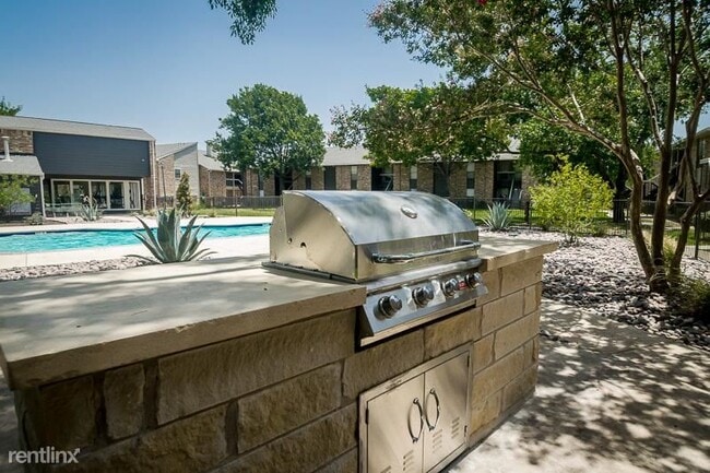 Photo - 1 br, 1 bath Condo - 1500 S Interstate 35 ...