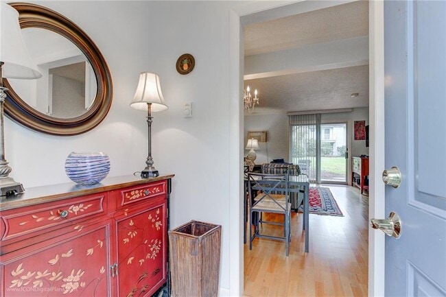 Photo - 364 Bellevue Ave