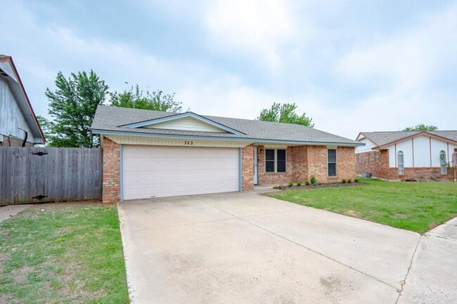 Photo - 742 W Juniper Dr