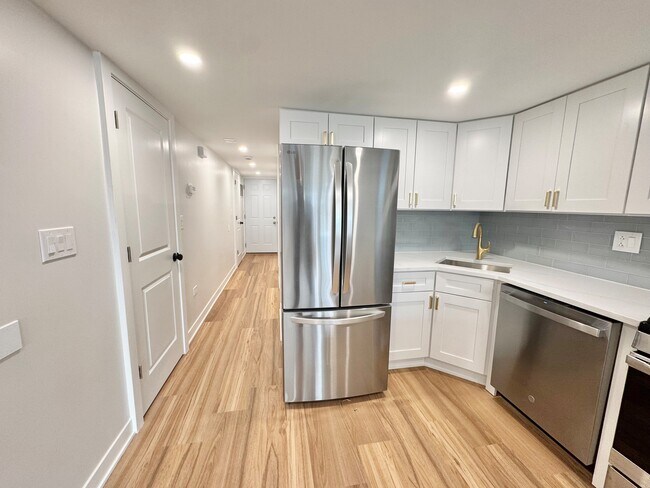 Photo - 4816 W Henderson St Unit G