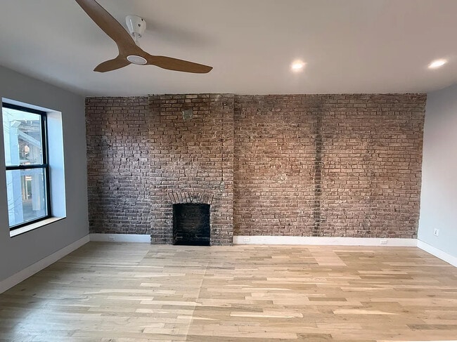 Building Photo - 461 3rd Ave Unit 3