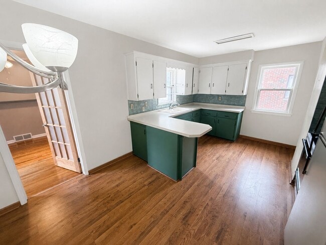 Photo - 24550 Puritan Ave