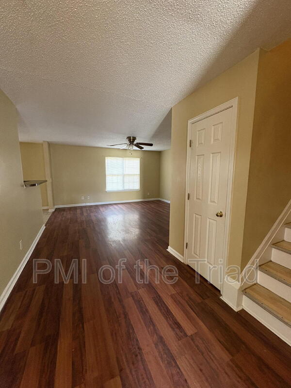 Photo - 152 Drewsbury Dr