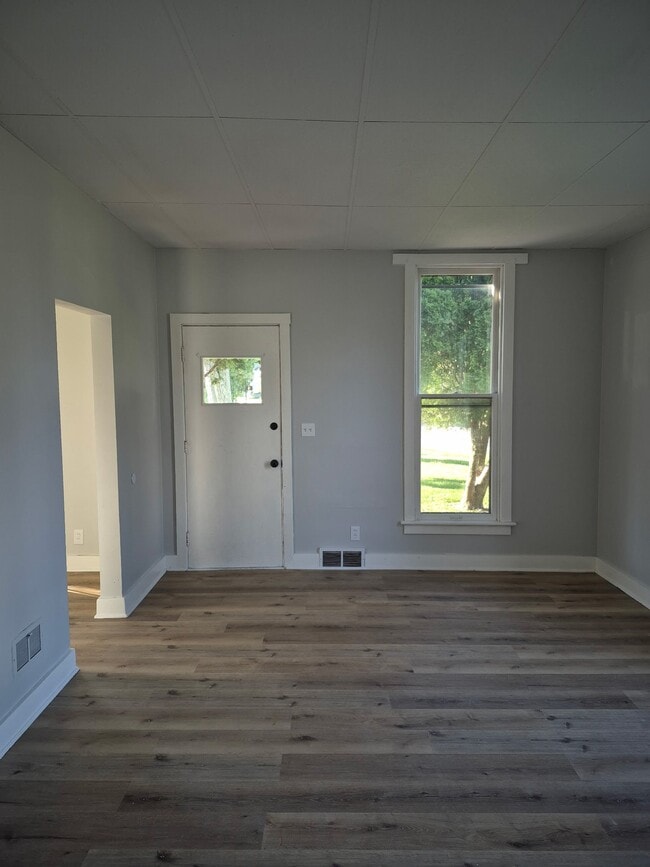 Building Photo - 403 Hopley Ave