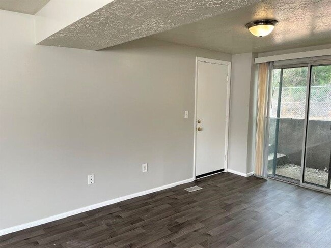 Photo - 1586 Canyon Rd