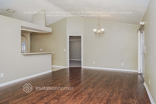 Photo - 2255 Dongola St