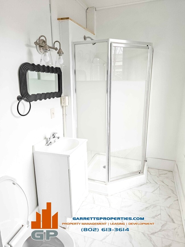 Photo - 31 E State St Unidad 2