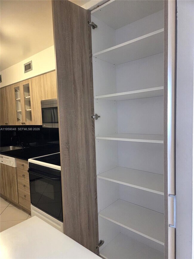 Photo - 6770 Indian Creek Dr Unit 8F