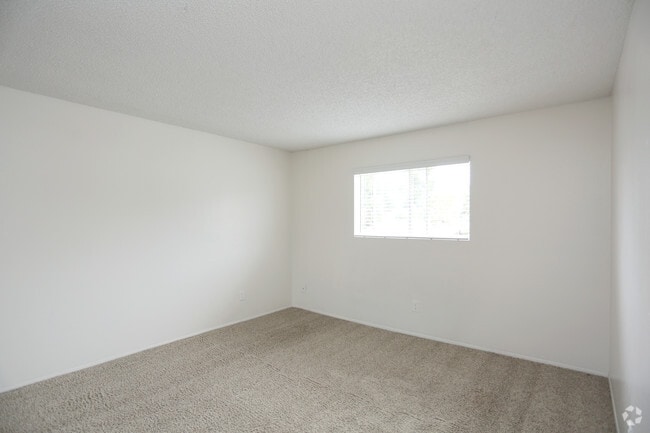 2 BR, 1 BA - 850 SF